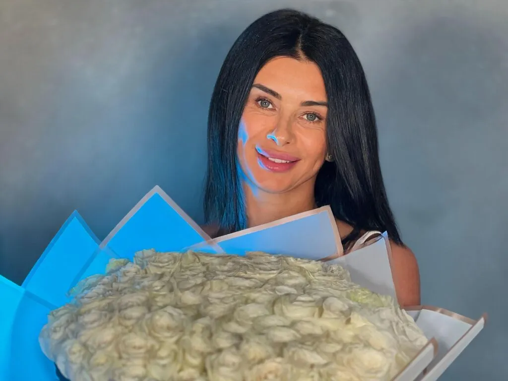 EmmaLevis – webcam model profile photo