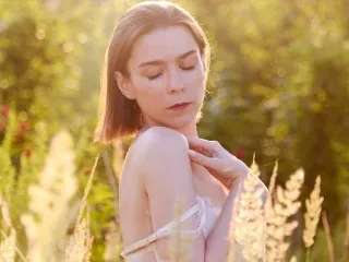 HelloAlice performer thumbnail