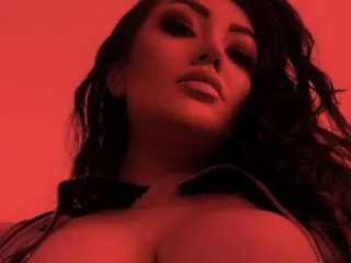 MiaBlackXO – webcam model profile photo